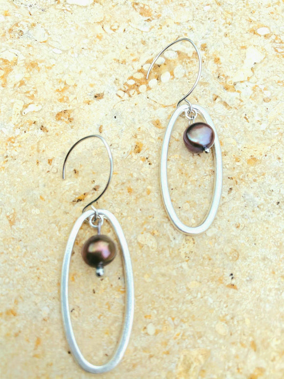 TG91001 Treska Gallery Freshwater Pearl & Oval Earrings